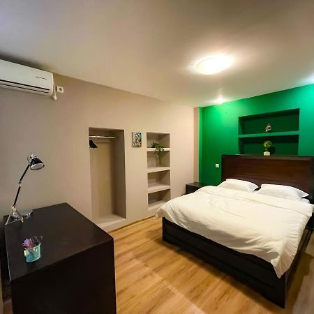 ブカレストCool Flat With Hot Tub In The Old Townアパートメント エクステリア 写真