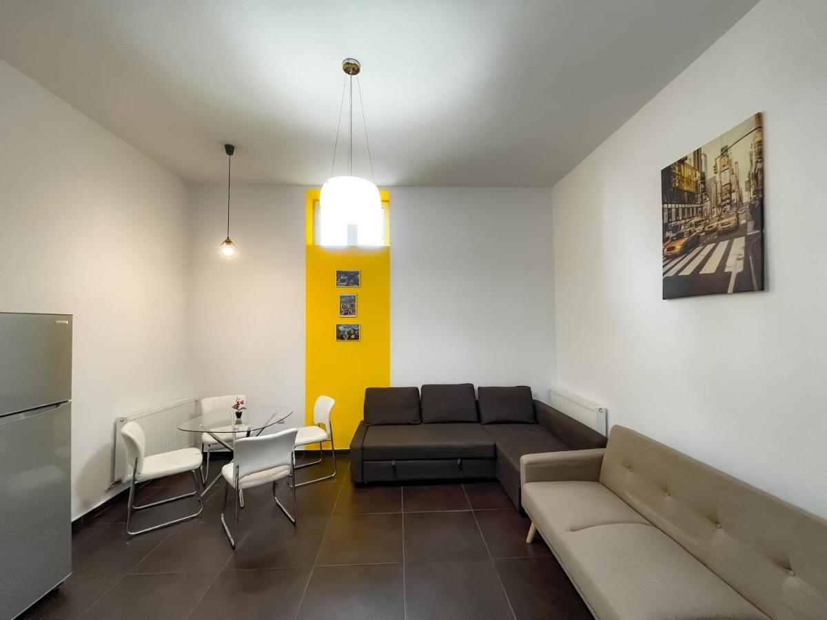 ブカレストCool Flat With Hot Tub In The Old Townアパートメント エクステリア 写真