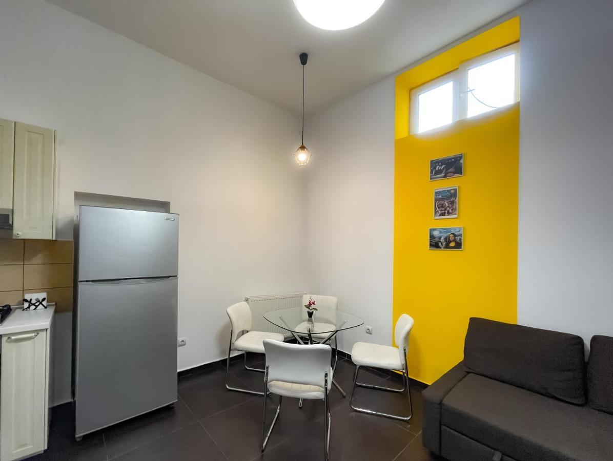 ブカレストCool Flat With Hot Tub In The Old Townアパートメント エクステリア 写真