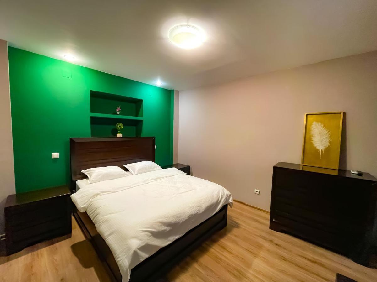 ブカレストCool Flat With Hot Tub In The Old Townアパートメント エクステリア 写真