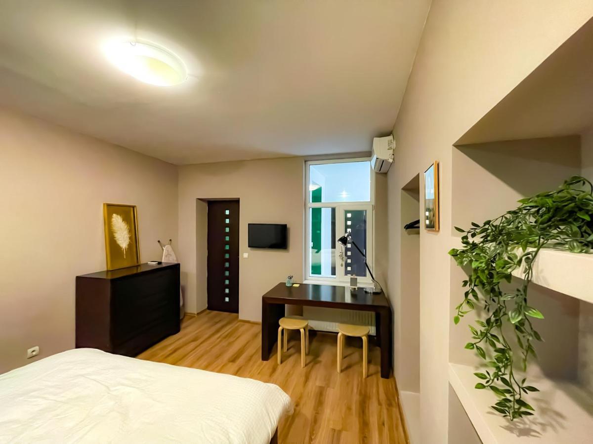 ブカレストCool Flat With Hot Tub In The Old Townアパートメント エクステリア 写真