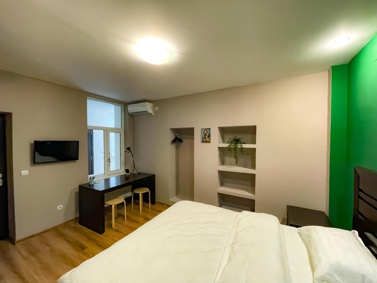 ブカレストCool Flat With Hot Tub In The Old Townアパートメント エクステリア 写真